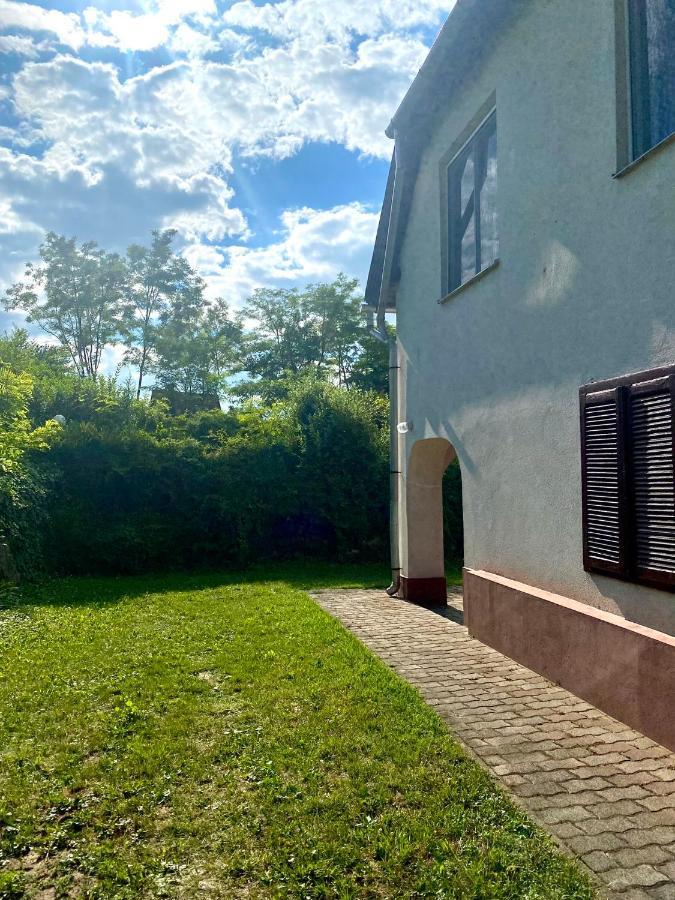 Toereki 34 Vendeghaz Lägenhet Siófok Exteriör bild